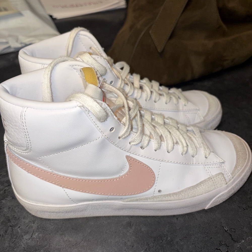 Nike Women's White and Pink Sneakers